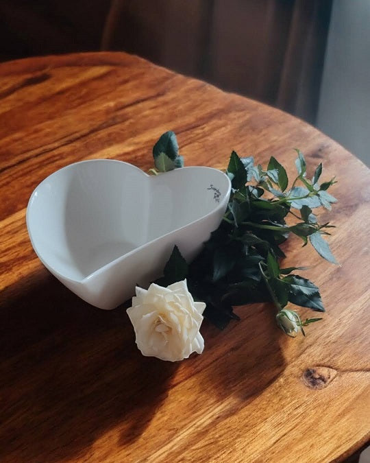 Smuk hjerteskål i porcelæn