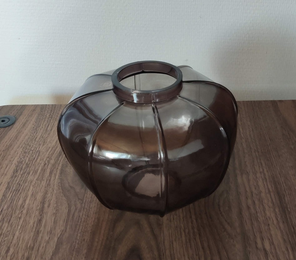 Vase i røgfarvet glas fra Lene Bjerre