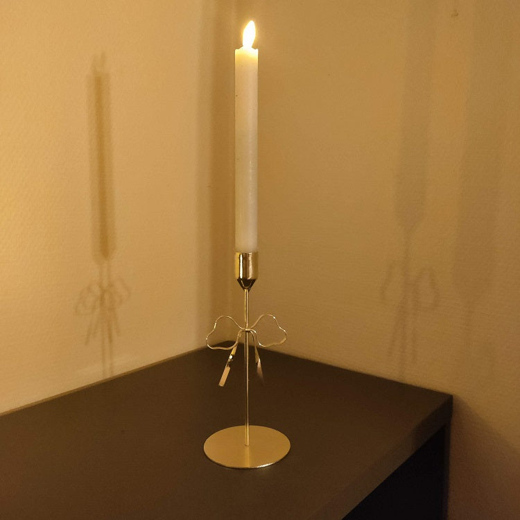 Lysestage med sløjfe