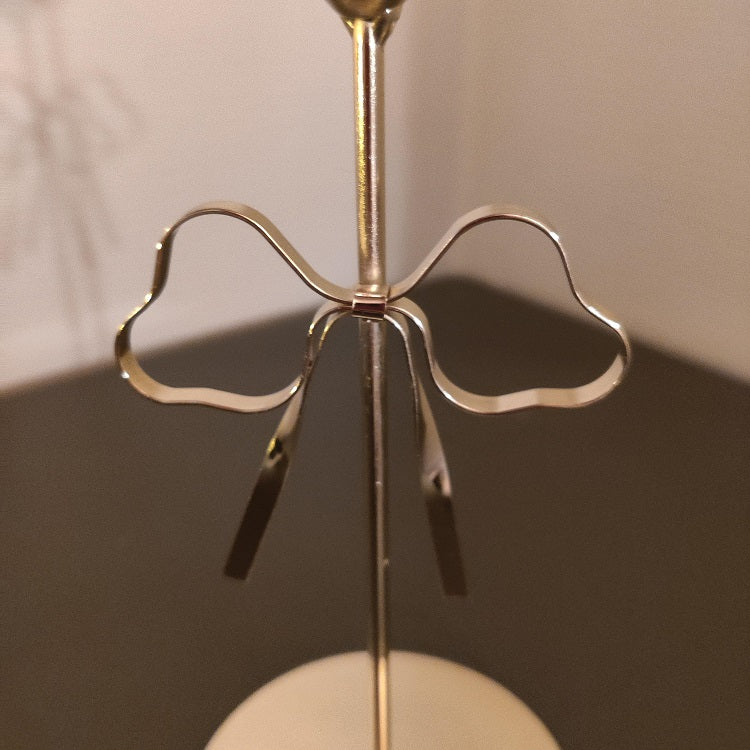 Lysestage med sløjfe