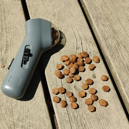 Snack-dispenser – Kast snacks i luften og se hundens glæde